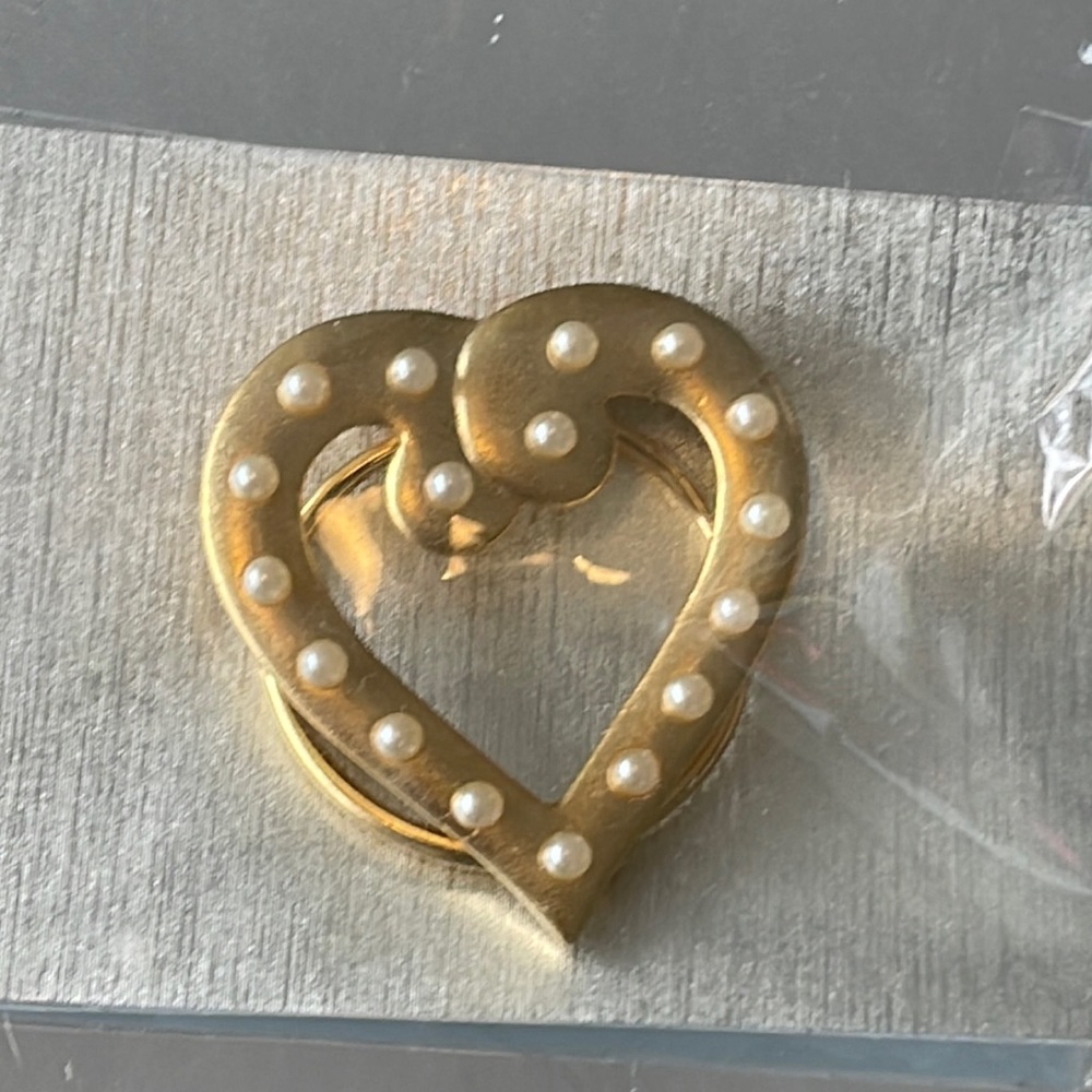 Heart pearl scarf clip